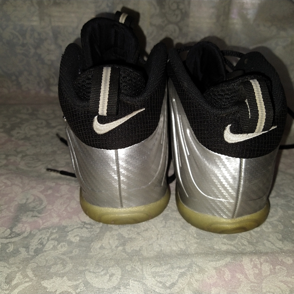 Nike - Picture 2 of 4